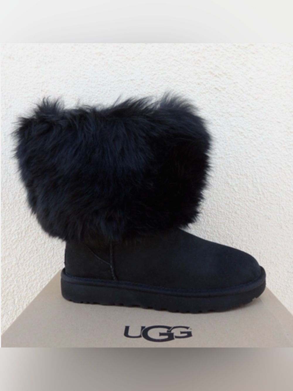 UGG Classic Short Sheepskin Cuff Mongolian Black Suede Boots Size US 8 Women